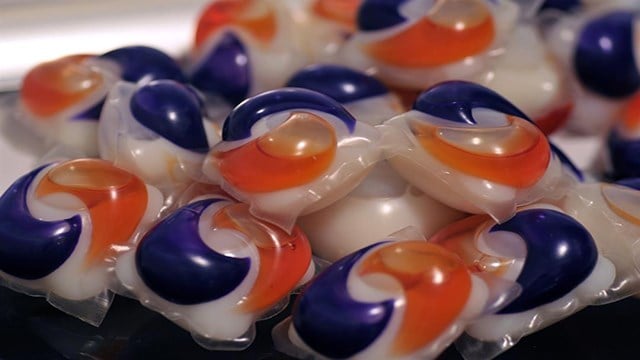Children continue to eat a dangerously large number of laundry detergent packets, new data show.