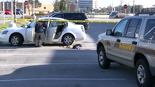 3-year-old accidentally shoots pregnant mother from backseat of car